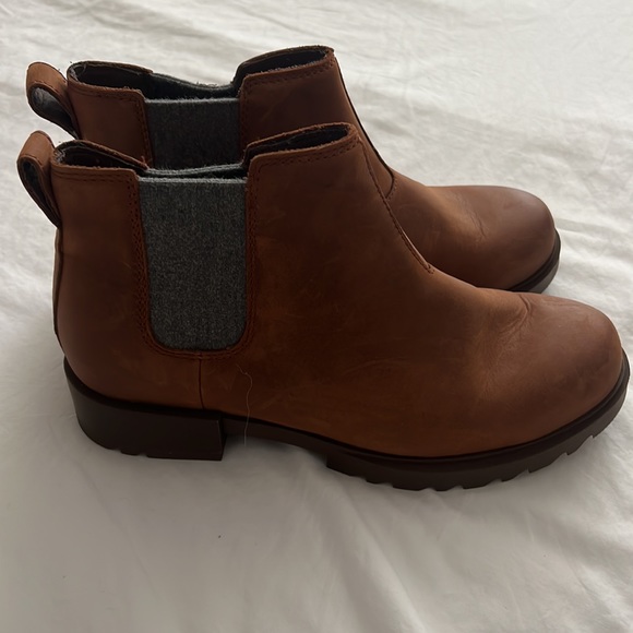 Sorel waterproof ankle boots - Picture 2 of 4